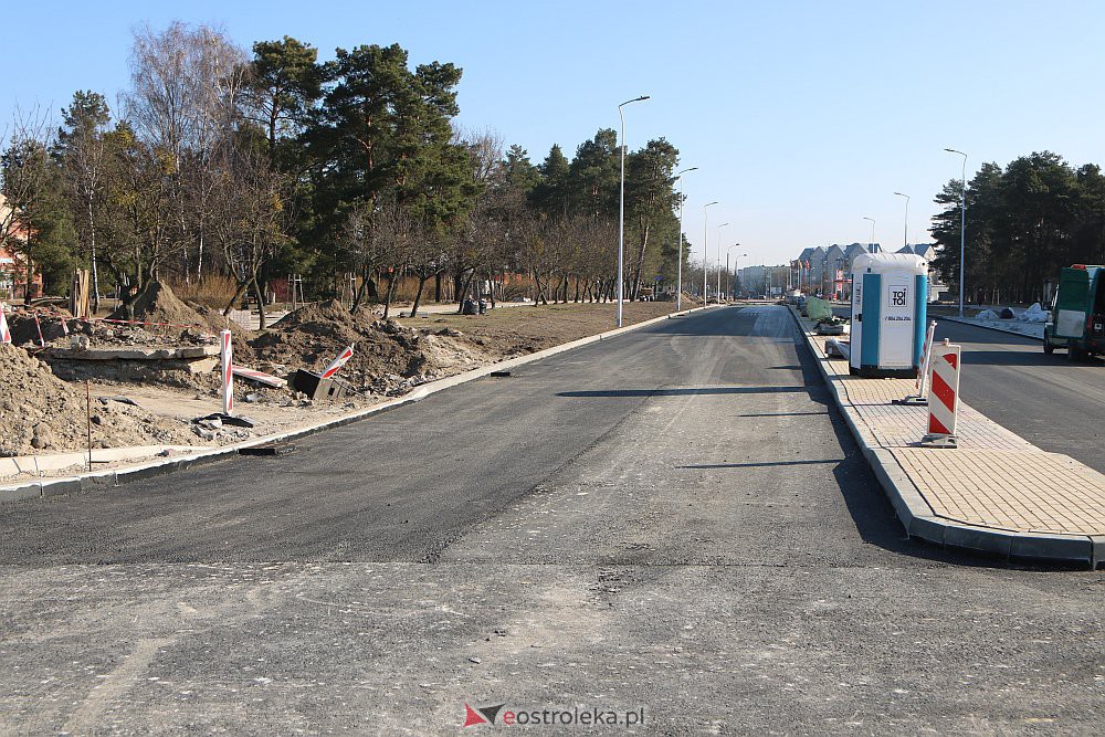 Na Goworowskiej kładą asfalt [25.03.2022] - zdjęcie #23 - eOstroleka.pl