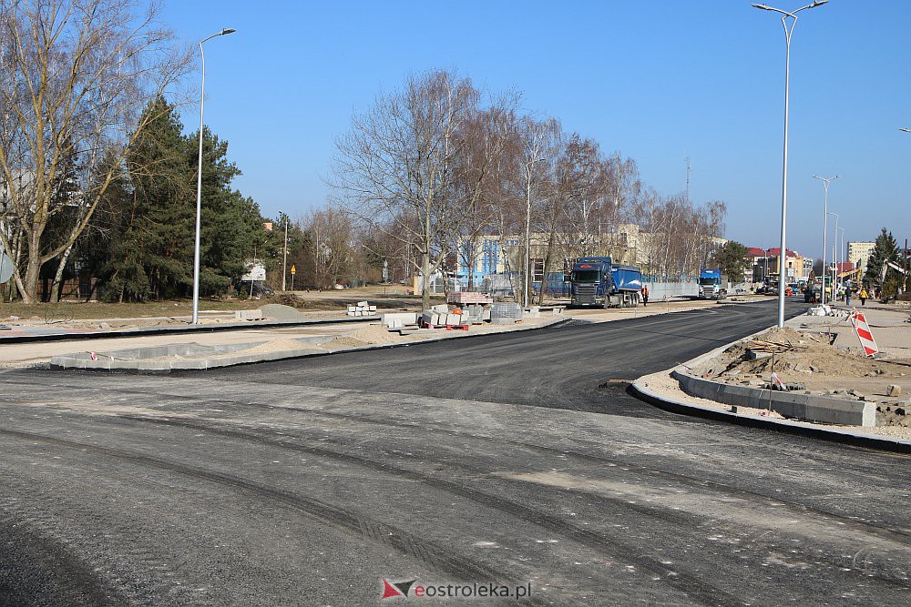 Na Goworowskiej kładą asfalt [25.03.2022] - zdjęcie #24 - eOstroleka.pl