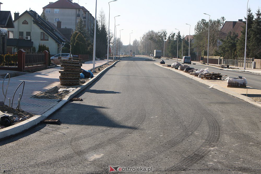 Na Goworowskiej kładą asfalt [25.03.2022] - zdjęcie #27 - eOstroleka.pl