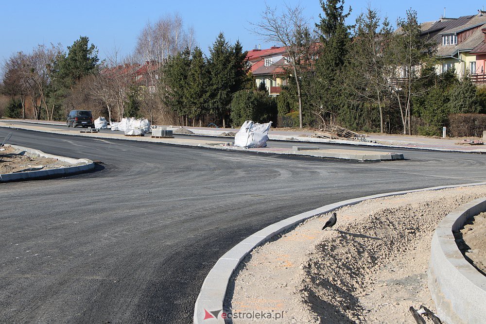 Na Goworowskiej kładą asfalt [25.03.2022] - zdjęcie #28 - eOstroleka.pl