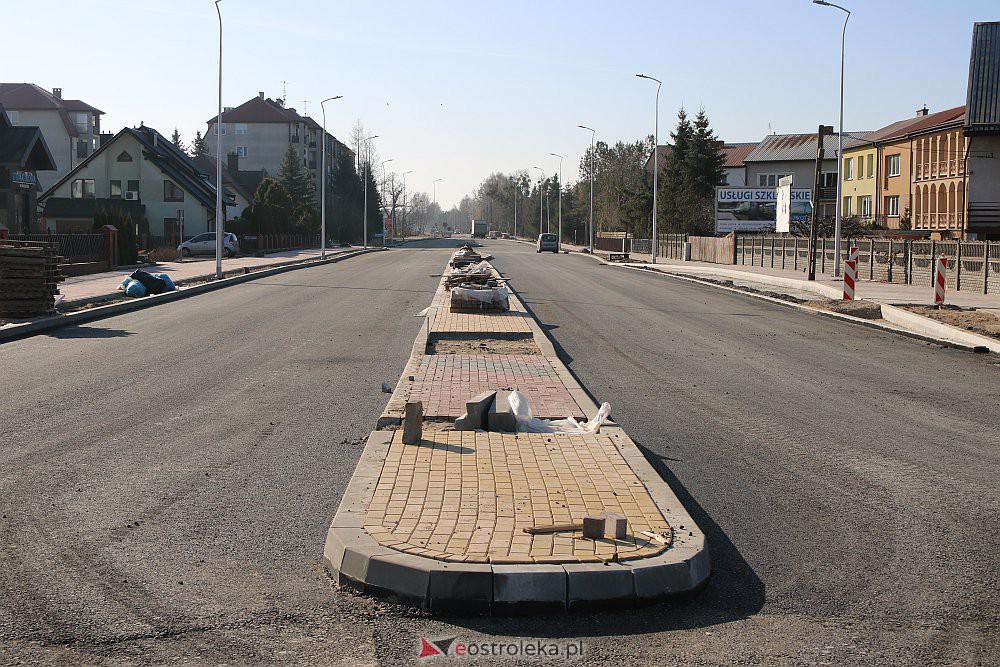 Na Goworowskiej kładą asfalt [25.03.2022] - zdjęcie #29 - eOstroleka.pl