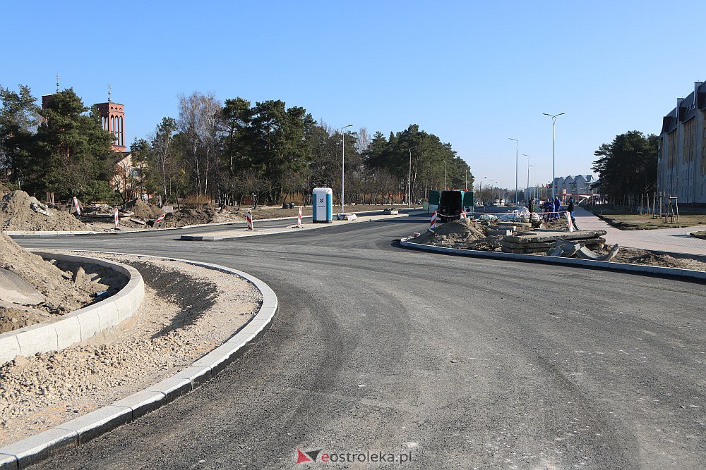 Na Goworowskiej kładą asfalt [25.03.2022] - zdjęcie #30 - eOstroleka.pl