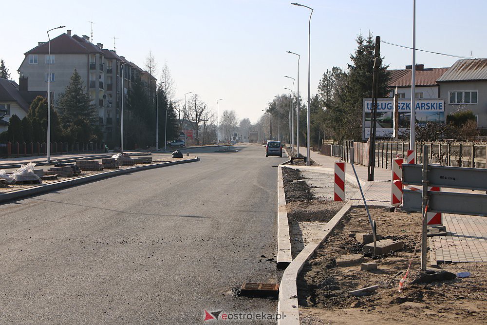 Na Goworowskiej kładą asfalt [25.03.2022] - zdjęcie #31 - eOstroleka.pl