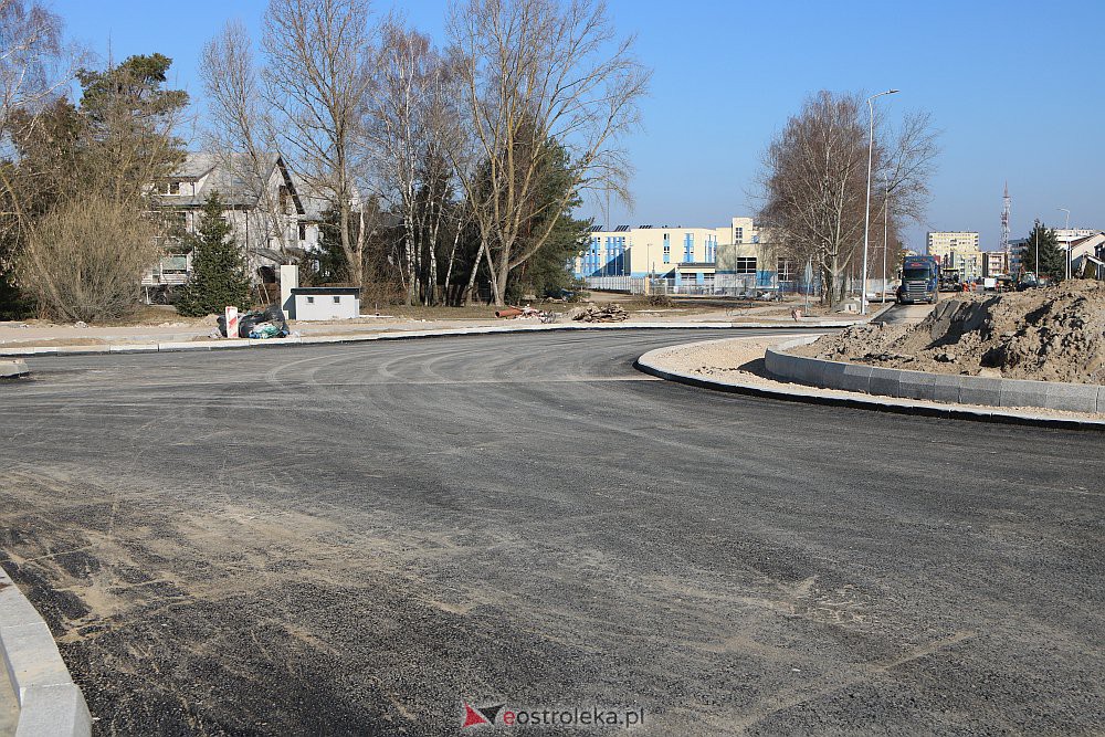Na Goworowskiej kładą asfalt [25.03.2022] - zdjęcie #35 - eOstroleka.pl