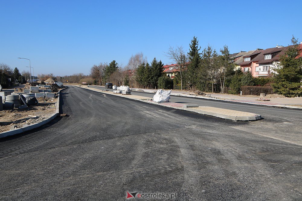 Na Goworowskiej kładą asfalt [25.03.2022] - zdjęcie #36 - eOstroleka.pl