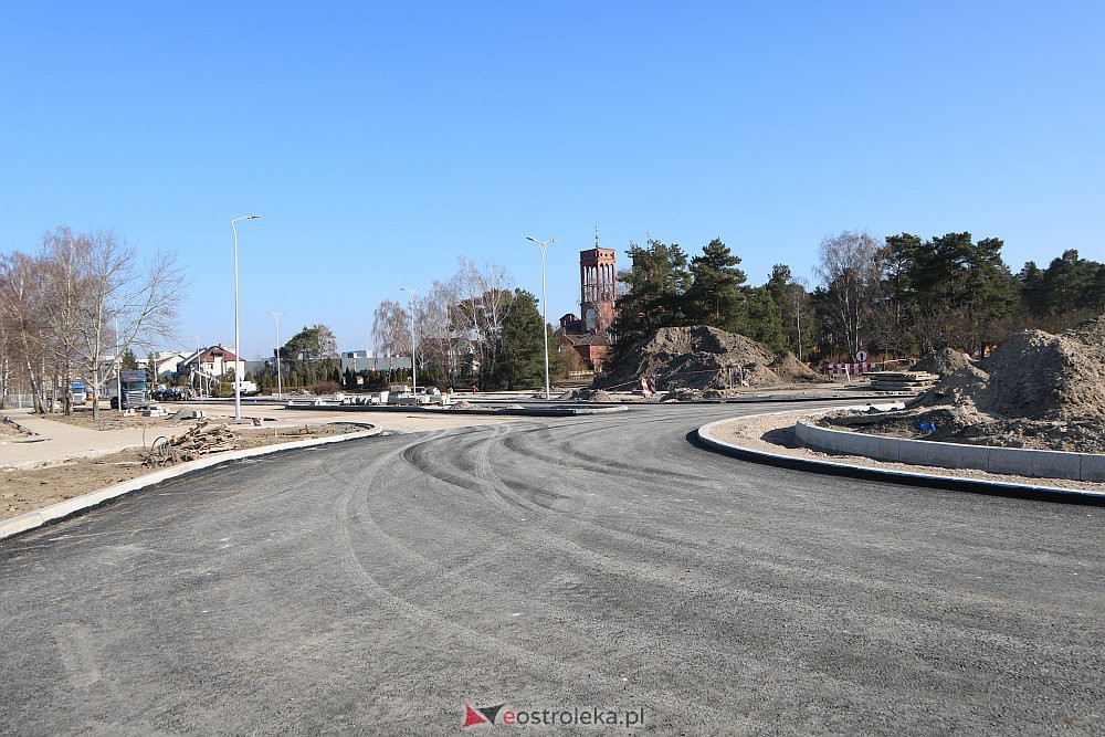Na Goworowskiej kładą asfalt [25.03.2022] - zdjęcie #18 - eOstroleka.pl