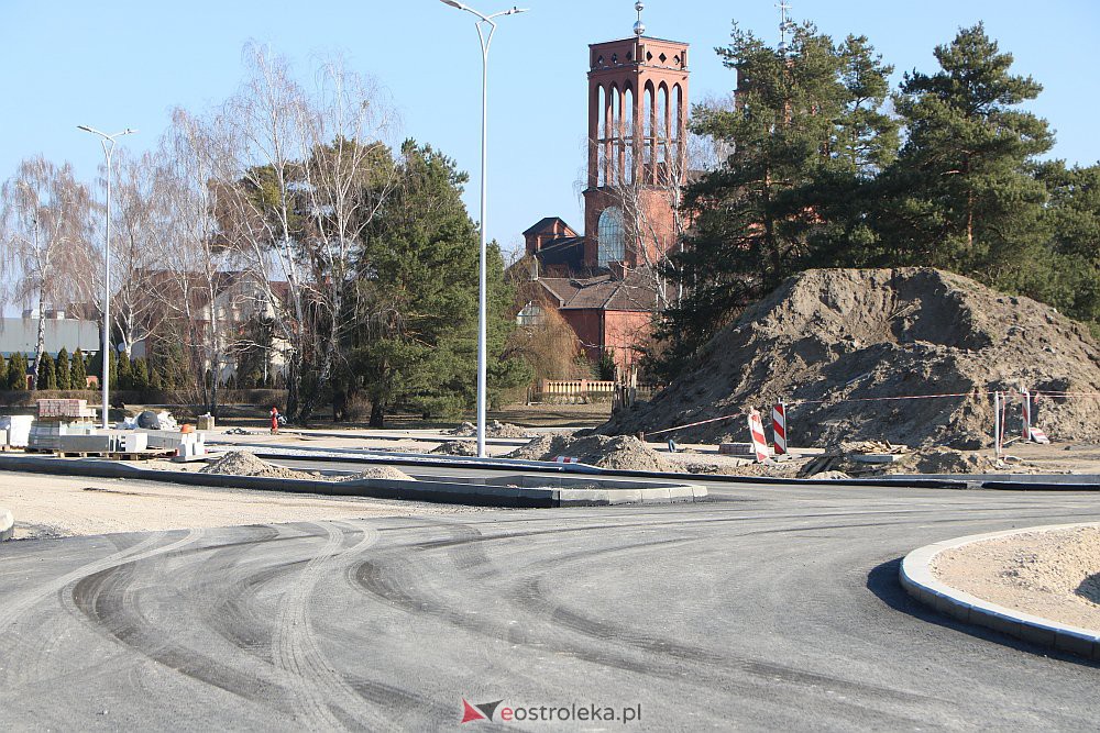 Na Goworowskiej kładą asfalt [25.03.2022] - zdjęcie #38 - eOstroleka.pl