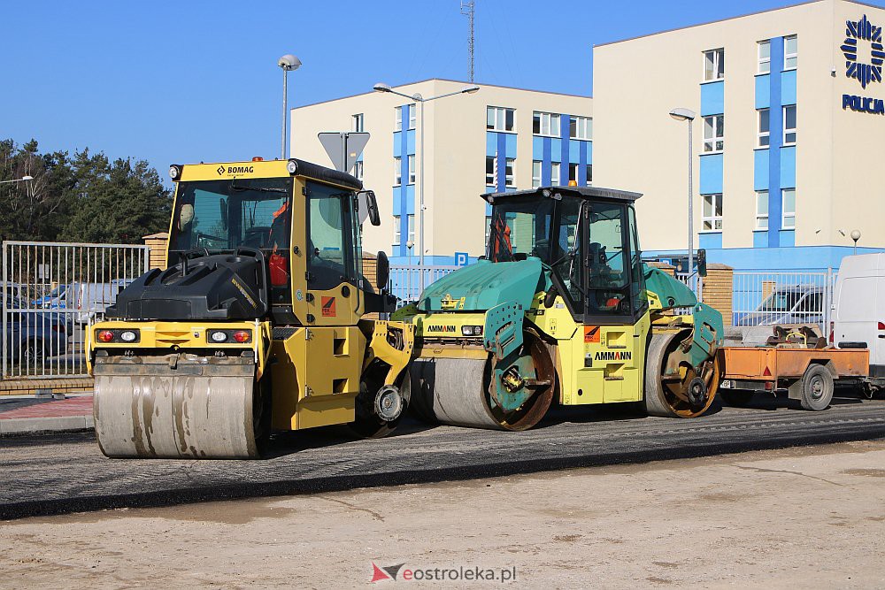 Na Goworowskiej kładą asfalt [25.03.2022] - zdjęcie #8 - eOstroleka.pl