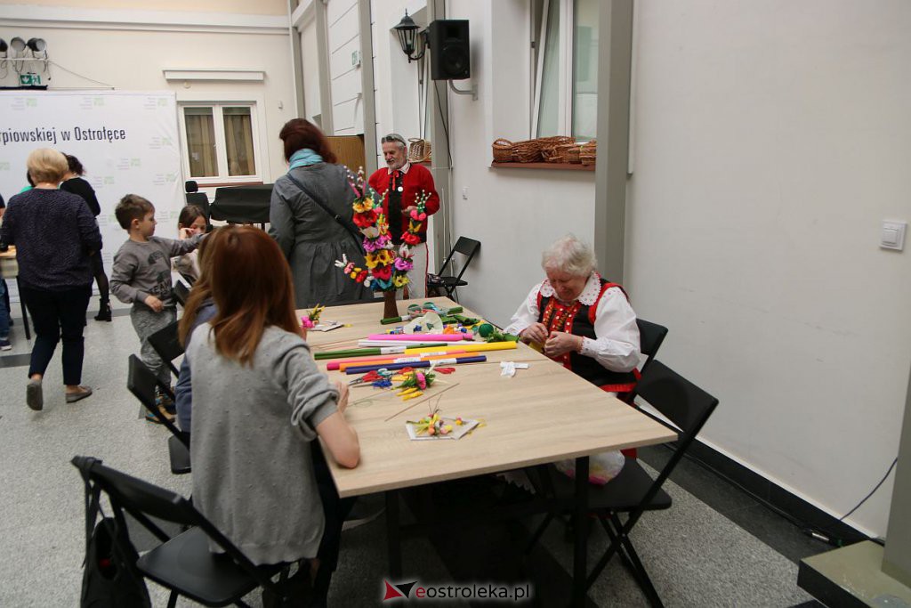 „Ido Śwenta Źelgejnocy” – rodzinne warsztaty w Muzeum Kultury Kurpiowskiej [27.03.2022] - zdjęcie #51 - eOstroleka.pl