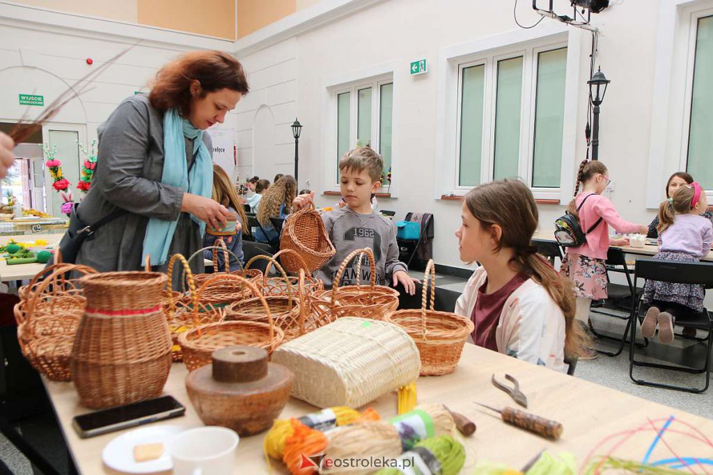 „Ido Śwenta Źelgejnocy” – rodzinne warsztaty w Muzeum Kultury Kurpiowskiej [27.03.2022] - zdjęcie #45 - eOstroleka.pl