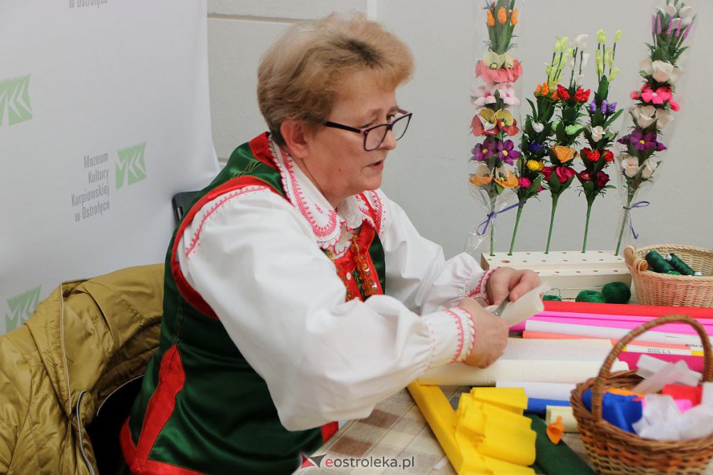 „Ido Śwenta Źelgejnocy” – rodzinne warsztaty w Muzeum Kultury Kurpiowskiej [27.03.2022] - zdjęcie #28 - eOstroleka.pl