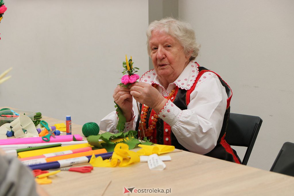 „Ido Śwenta Źelgejnocy” – rodzinne warsztaty w Muzeum Kultury Kurpiowskiej [27.03.2022] - zdjęcie #17 - eOstroleka.pl