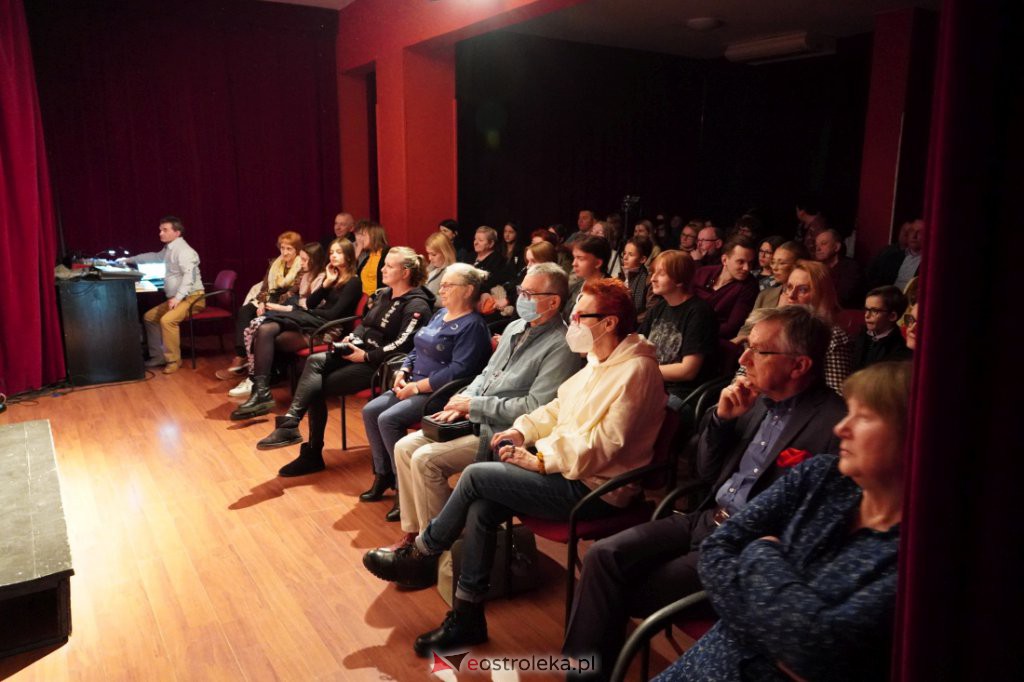 Ostrołęcka Wiosna Teatralna. Na początek Miedzy nami dobrze jest [27.03.2022] - zdjęcie #23 - eOstroleka.pl