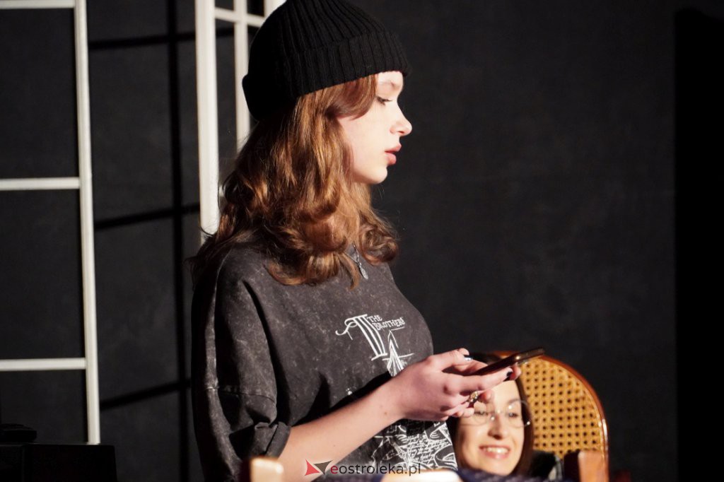 Ostrołęcka Wiosna Teatralna. Na początek Miedzy nami dobrze jest [27.03.2022] - zdjęcie #22 - eOstroleka.pl