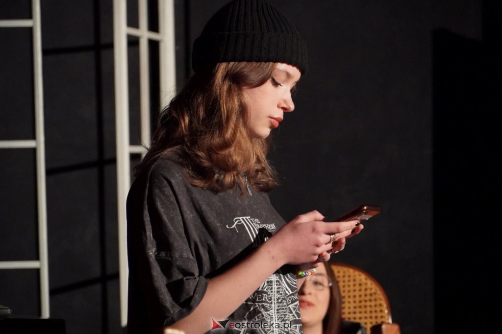 Ostrołęcka Wiosna Teatralna. Na początek Miedzy nami dobrze jest [27.03.2022] - zdjęcie #21 - eOstroleka.pl