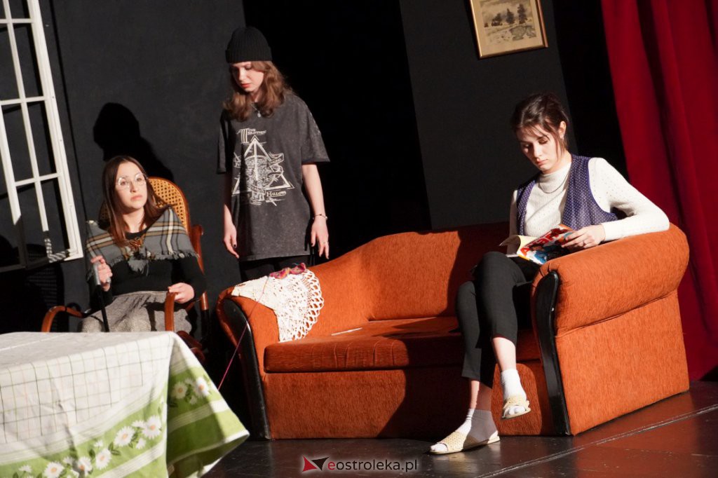 Ostrołęcka Wiosna Teatralna. Na początek Miedzy nami dobrze jest [27.03.2022] - zdjęcie #10 - eOstroleka.pl