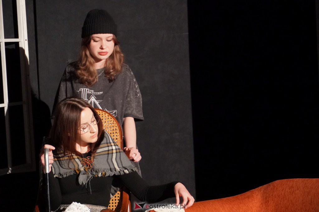 Ostrołęcka Wiosna Teatralna. Na początek Miedzy nami dobrze jest [27.03.2022] - zdjęcie #4 - eOstroleka.pl