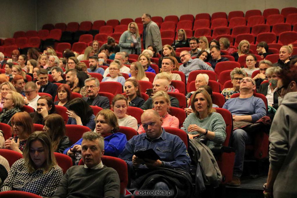 Ostrołęcka Wiosna Teatralna i spektakl „Niebezpieczna gra” [28.03.2022] - zdjęcie #22 - eOstroleka.pl