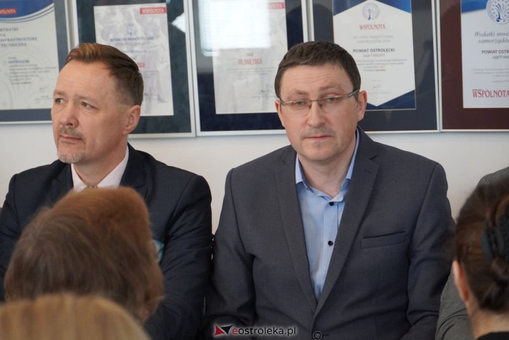 XLVI sesja Rady Powiatu w Ostrołęce - zdjęcie #9 - eOstroleka.pl