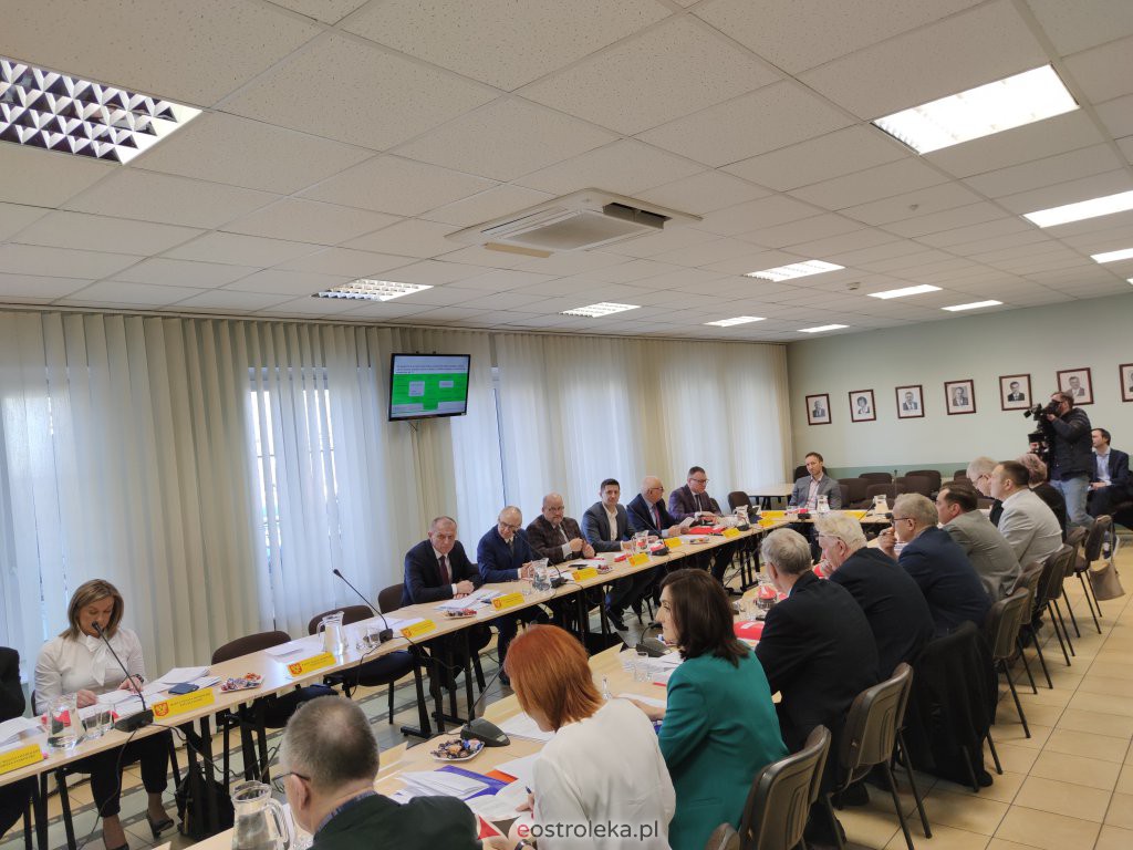 Sesja rady miasta Ostrołęki [31.03.2022] - zdjęcie #21 - eOstroleka.pl