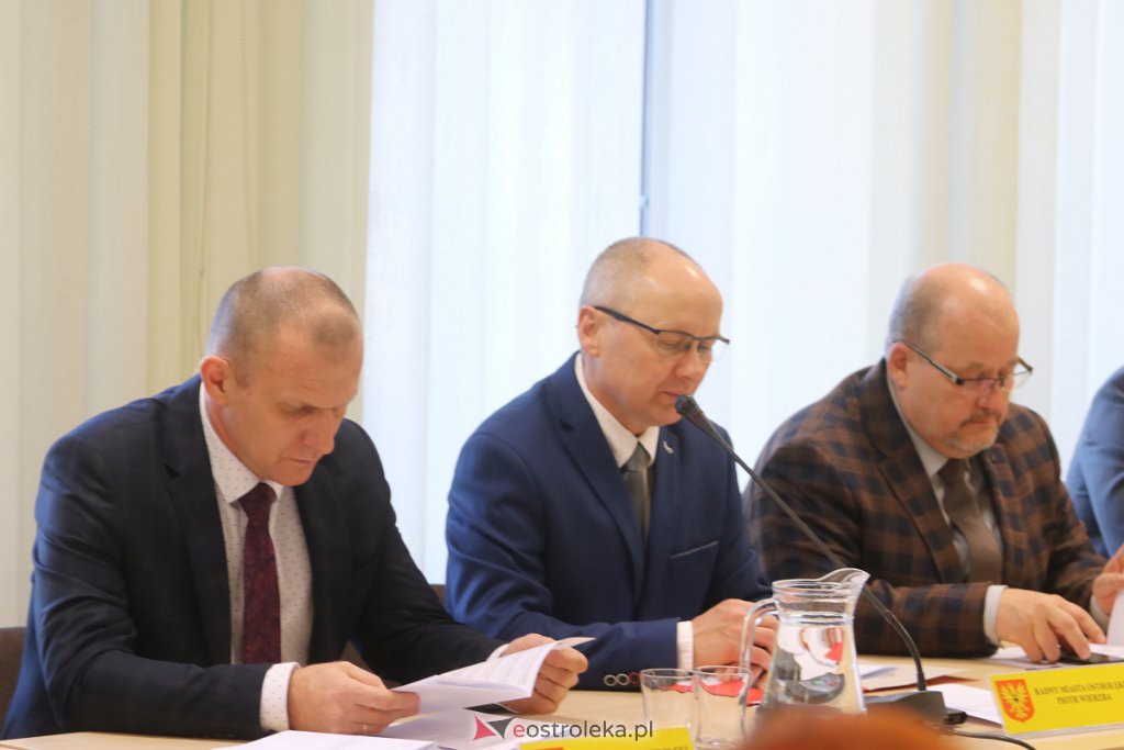 Sesja rady miasta Ostrołęki [31.03.2022] - zdjęcie #1 - eOstroleka.pl