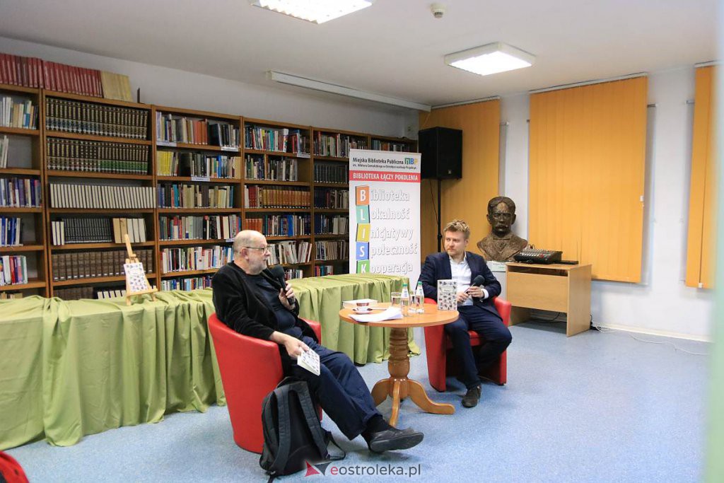 Piotr Mitzner gościem Karola Samsela w ostrołęckiej bibliotece [31.03.2022] - zdjęcie #20 - eOstroleka.pl