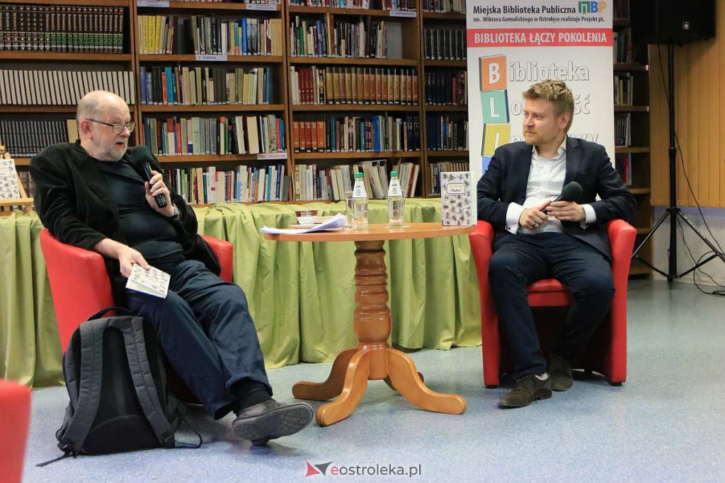 Piotr Mitzner gościem Karola Samsela w ostrołęckiej bibliotece [31.03.2022] - zdjęcie #19 - eOstroleka.pl