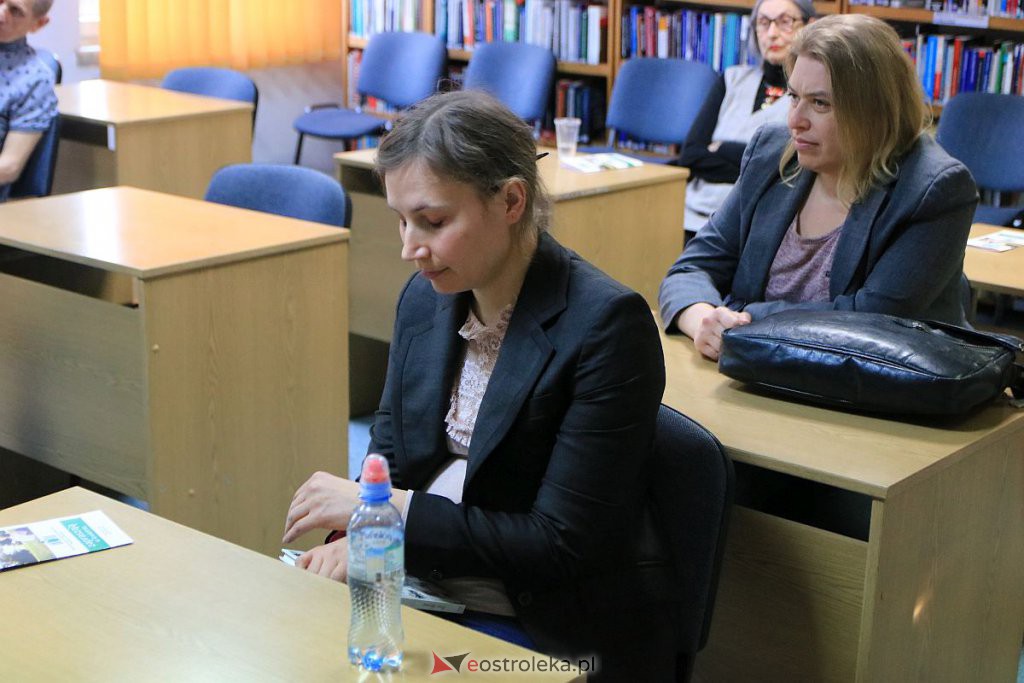 Piotr Mitzner gościem Karola Samsela w ostrołęckiej bibliotece [31.03.2022] - zdjęcie #18 - eOstroleka.pl