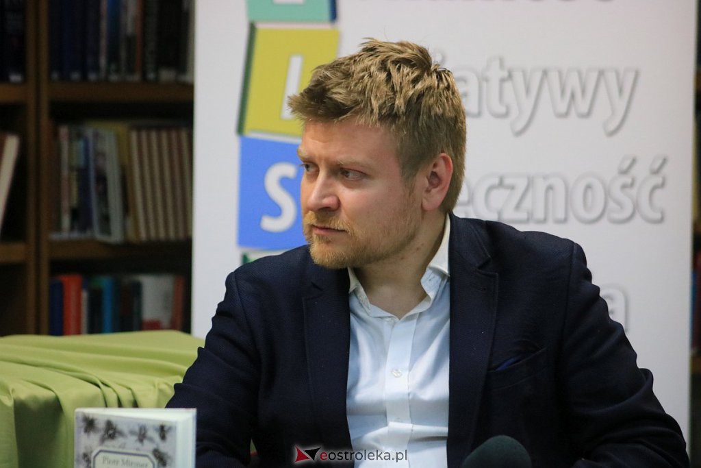 Piotr Mitzner gościem Karola Samsela w ostrołęckiej bibliotece [31.03.2022] - zdjęcie #14 - eOstroleka.pl