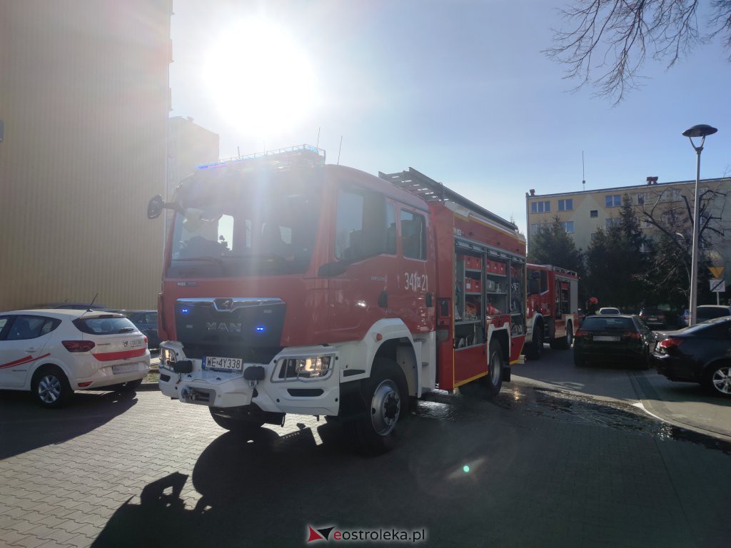 Akcja straży pożarnej przy Goworowskiej [03.04.2022] - zdjęcie #9 - eOstroleka.pl