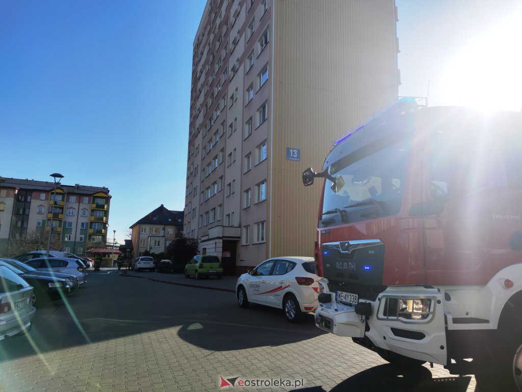 Akcja straży pożarnej przy Goworowskiej [03.04.2022] - zdjęcie #8 - eOstroleka.pl