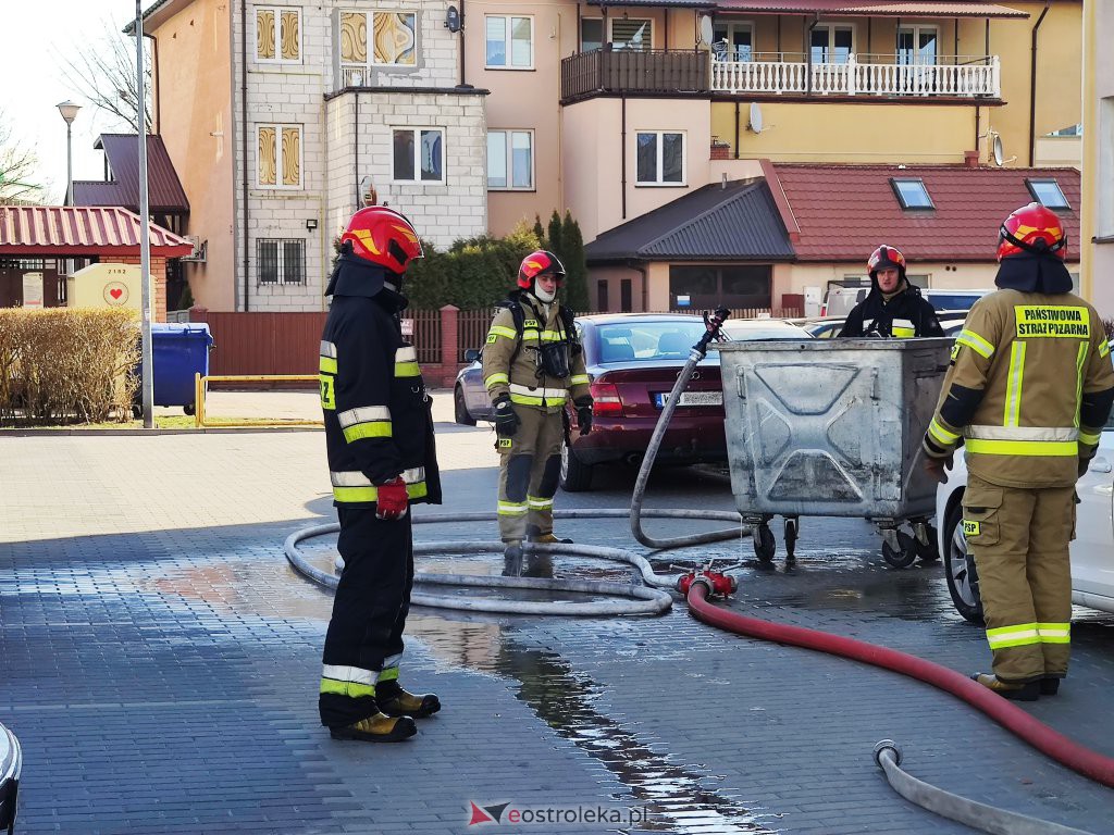 Akcja straży pożarnej przy Goworowskiej [03.04.2022] - zdjęcie #7 - eOstroleka.pl