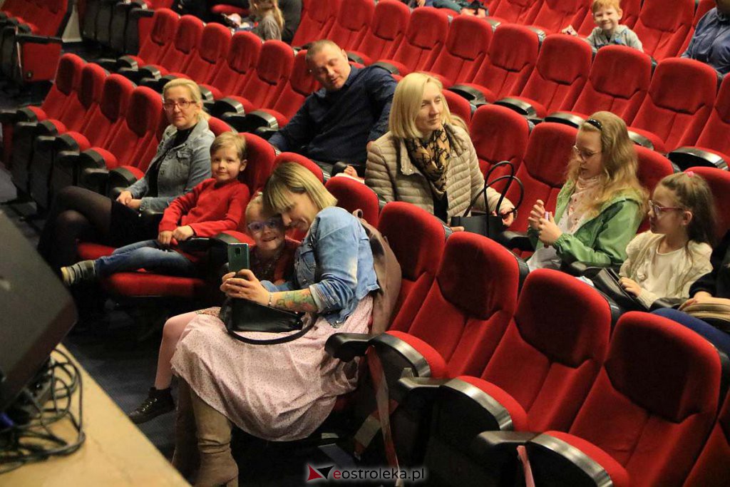 Spektakl o sile rodzicielskiej miłości w OCK [03.04.2022] - zdjęcie #3 - eOstroleka.pl