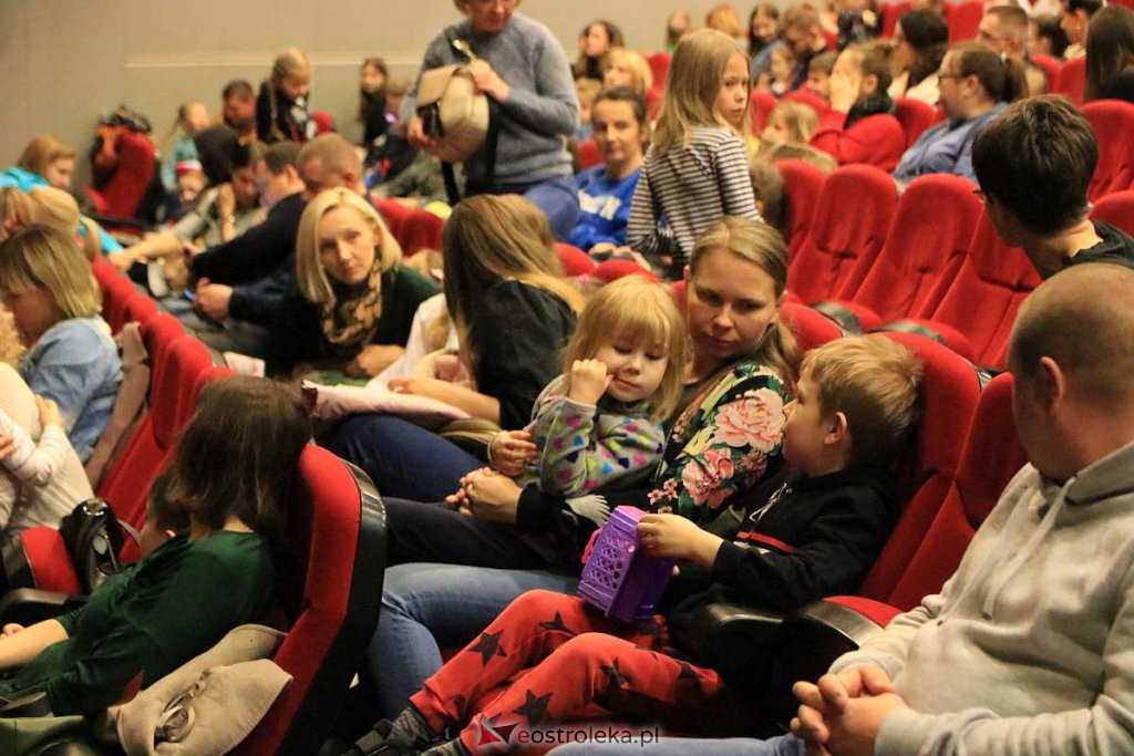 Spektakl o sile rodzicielskiej miłości w OCK [03.04.2022] - zdjęcie #18 - eOstroleka.pl