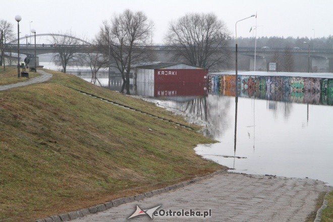 Narew wylewa (11-02-2011) - zdjęcie #5 - eOstroleka.pl