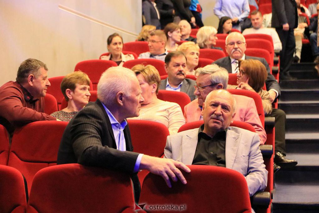 Kabaret Młodych Panów na 20-lecie MOIIB [04.04.2022] - zdjęcie #100 - eOstroleka.pl