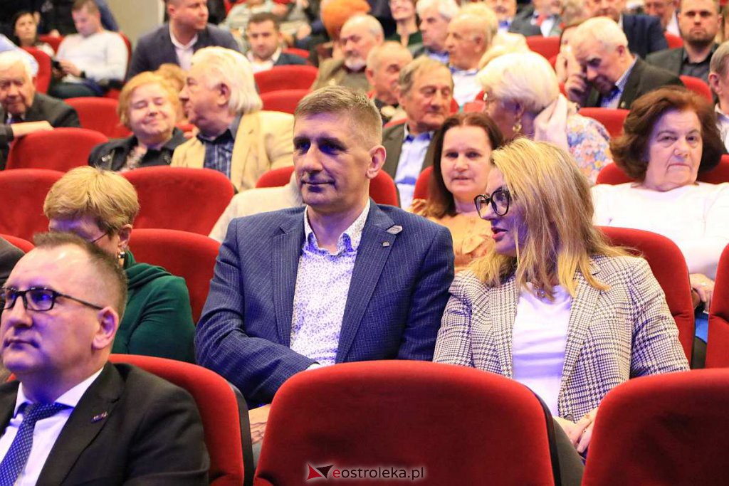 Kabaret Młodych Panów na 20-lecie MOIIB [04.04.2022] - zdjęcie #97 - eOstroleka.pl