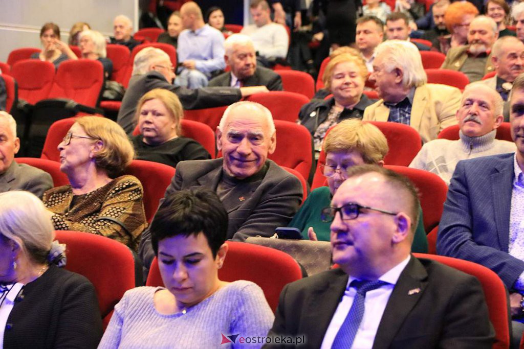 Kabaret Młodych Panów na 20-lecie MOIIB [04.04.2022] - zdjęcie #96 - eOstroleka.pl