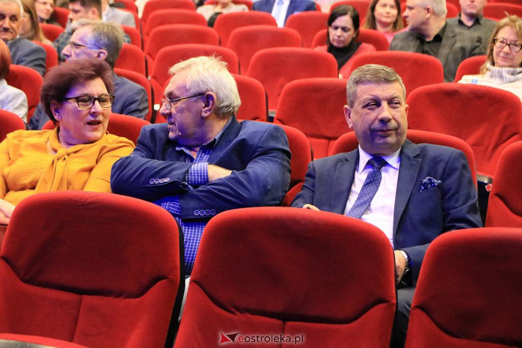 Kabaret Młodych Panów na 20-lecie MOIIB [04.04.2022] - zdjęcie #91 - eOstroleka.pl