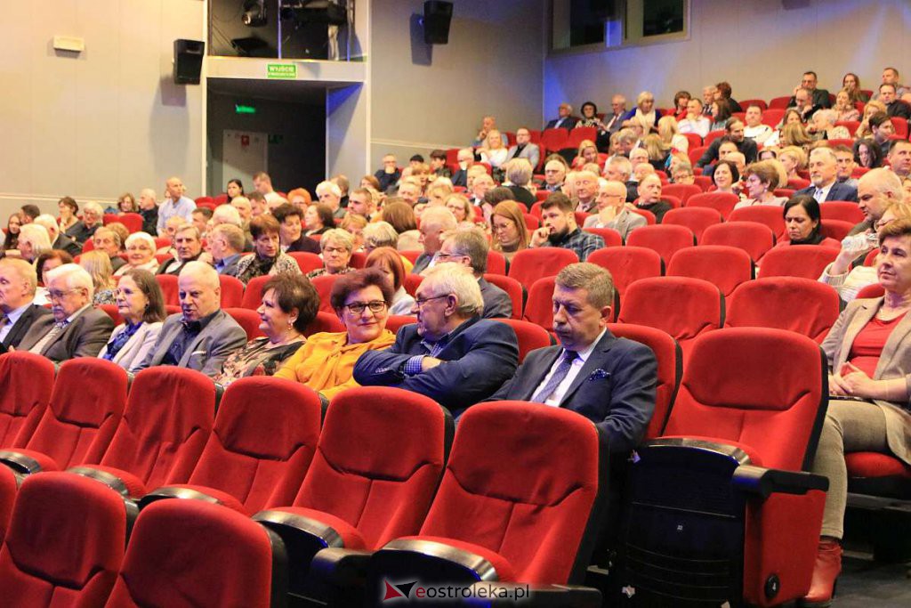 Kabaret Młodych Panów na 20-lecie MOIIB [04.04.2022] - zdjęcie #89 - eOstroleka.pl
