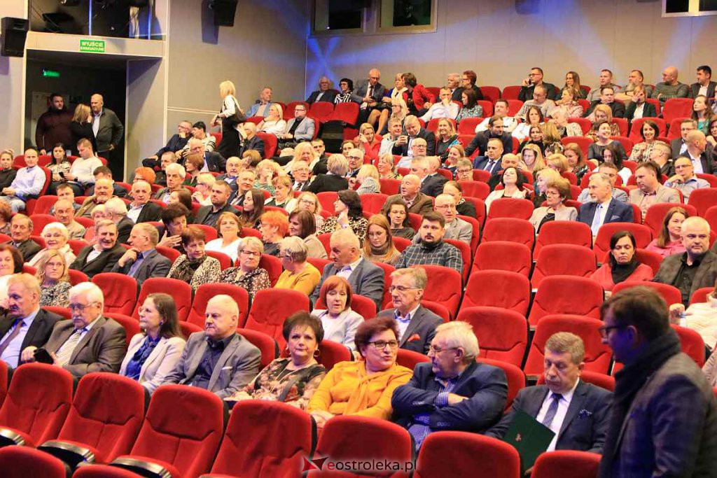 Kabaret Młodych Panów na 20-lecie MOIIB [04.04.2022] - zdjęcie #88 - eOstroleka.pl