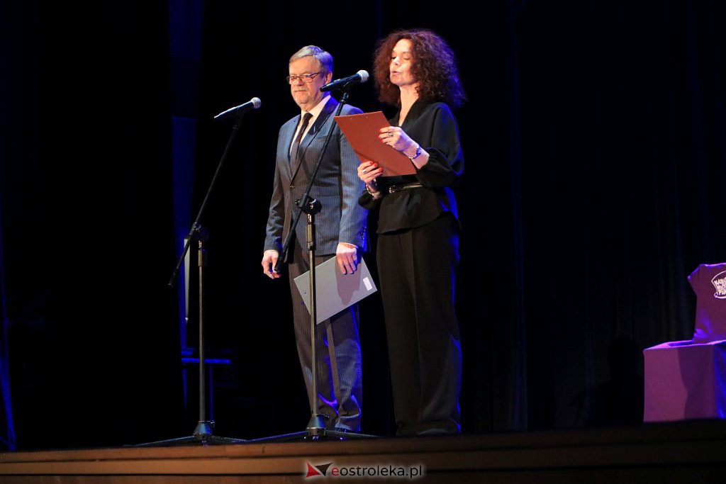 Kabaret Młodych Panów na 20-lecie MOIIB [04.04.2022] - zdjęcie #86 - eOstroleka.pl