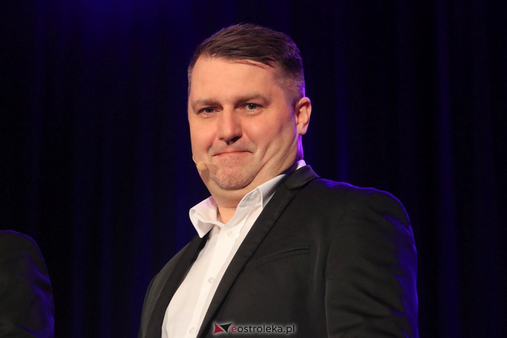 Kabaret Młodych Panów na 20-lecie MOIIB [04.04.2022] - zdjęcie #53 - eOstroleka.pl