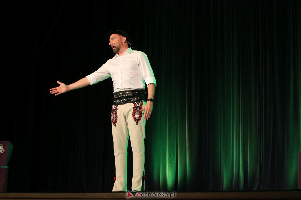 Kabaret Młodych Panów na 20-lecie MOIIB [04.04.2022] - zdjęcie #28 - eOstroleka.pl