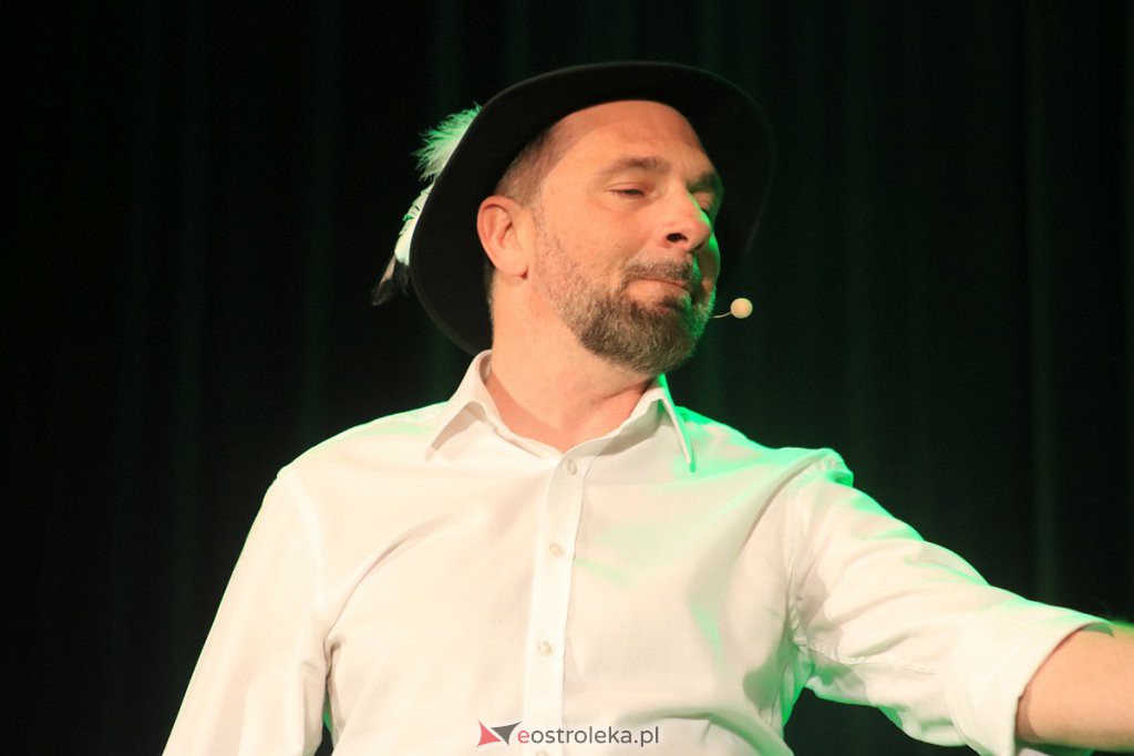 Kabaret Młodych Panów na 20-lecie MOIIB [04.04.2022] - zdjęcie #26 - eOstroleka.pl