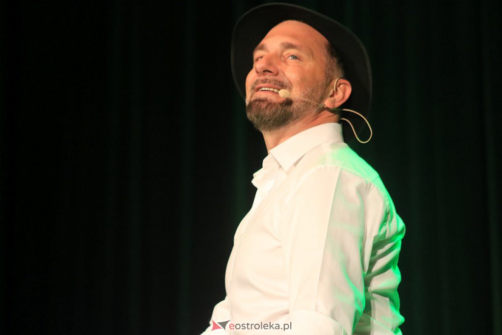 Kabaret Młodych Panów na 20-lecie MOIIB [04.04.2022] - zdjęcie #25 - eOstroleka.pl