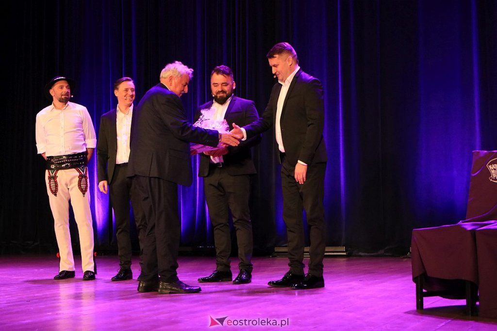 Kabaret Młodych Panów na 20-lecie MOIIB [04.04.2022] - zdjęcie #4 - eOstroleka.pl