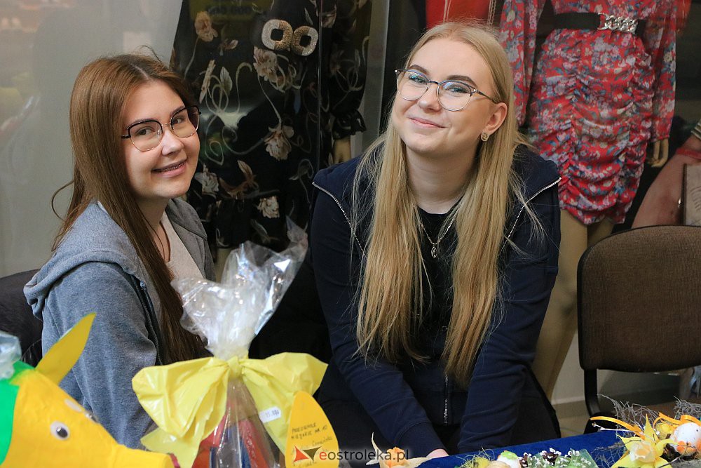 Kiermasze charytatywne w Galerii Bursztynowej [07.04.2022] - zdjęcie #27 - eOstroleka.pl