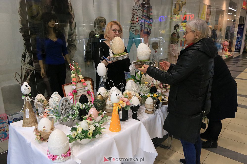 Kiermasze charytatywne w Galerii Bursztynowej [07.04.2022] - zdjęcie #14 - eOstroleka.pl