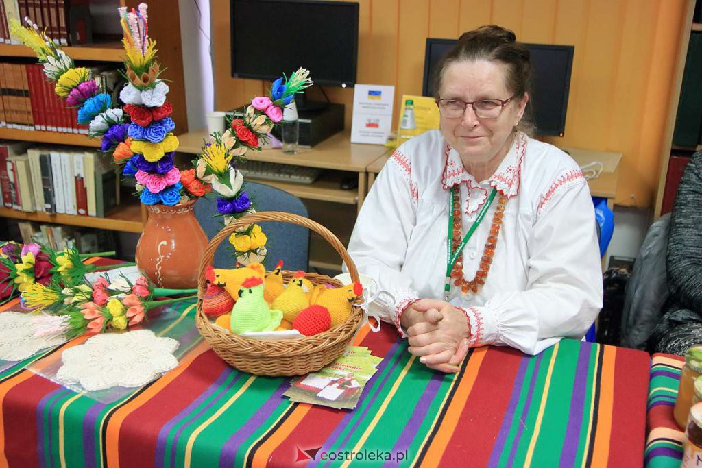 Koncert na kurpiowską nutę i przedświąteczny kiermasz w gmachu Gomulickiego [07.03.2022] - zdjęcie #39 - eOstroleka.pl